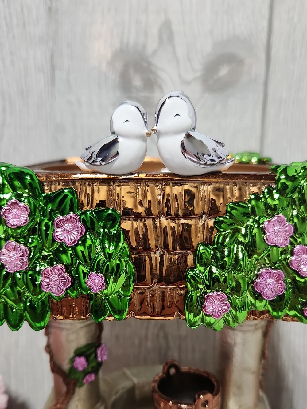 Bath & Body Works Snow White Wishing Well Pedestal 3-Wick Candle Holder